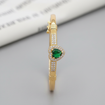 منظر جانبي - السوار واقف على حافته