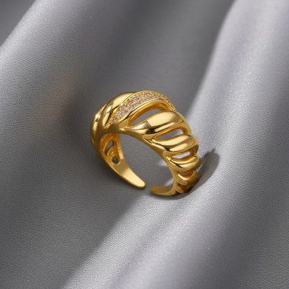 خاتم بتصميم موجي