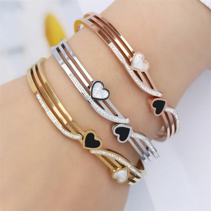 Elegantes Damen Armband aus Edelstahl mit schwarzem Herz | Wasserfest - Mein Shop